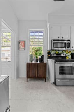 Downtown Elegant Home w/ Porch Near Riverwalk