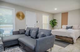 Relaxing Studio w/ Patio in Midtown Columbus