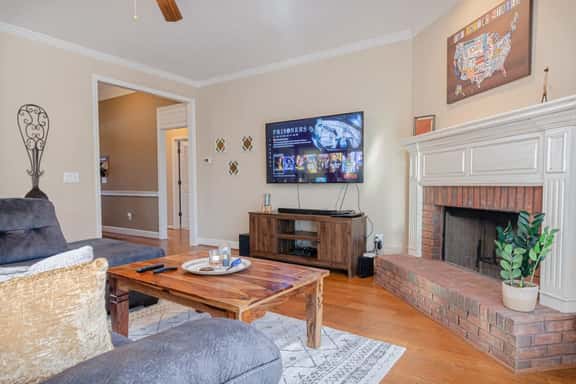 Modern Columbus Military stay w/ Grill & Games - Image 1