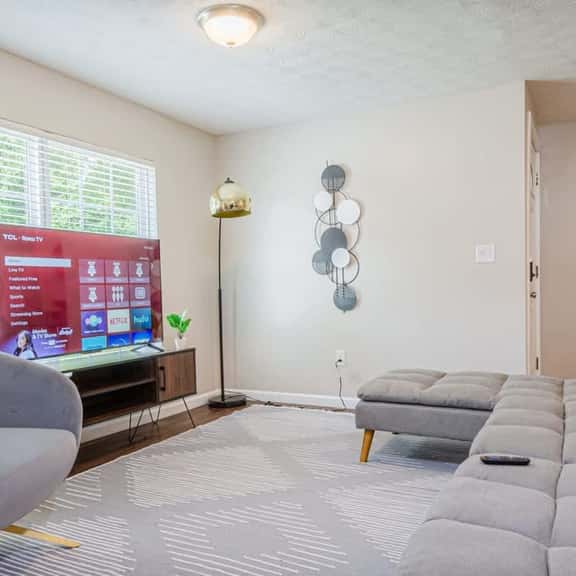 Historic 3BR Family Stay Near Fort Moore - Image 1