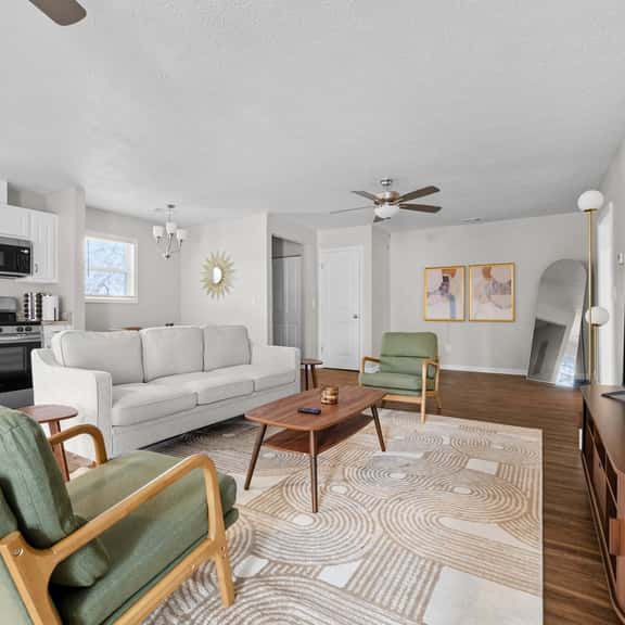 Modern 2BR Midtown Comfort Stay in Columbus - Image 1