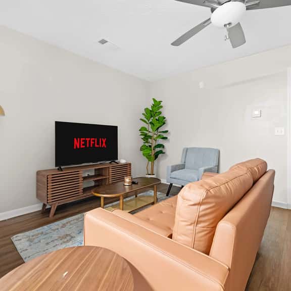 Stylish Midtown 1BR Retreat Near Fort Moore - Image 1