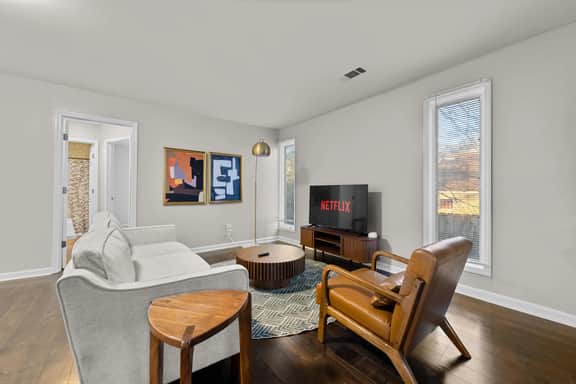 Midtown Bright 2BR Near Riverwalk w/ Parking
