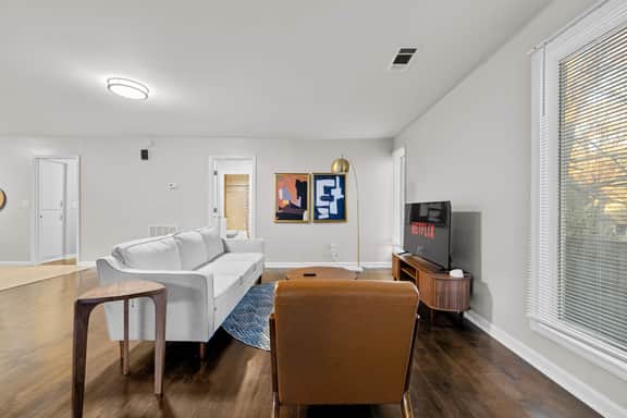 Midtown Bright 2BR Near Riverwalk w/ Parking
