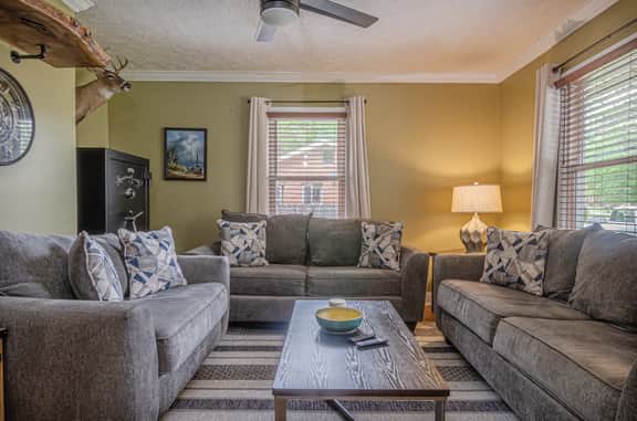 Military Bungalow w/ Fire Pit Near Moore