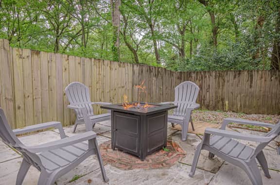 Military Bungalow w/ Fire Pit Near Moore