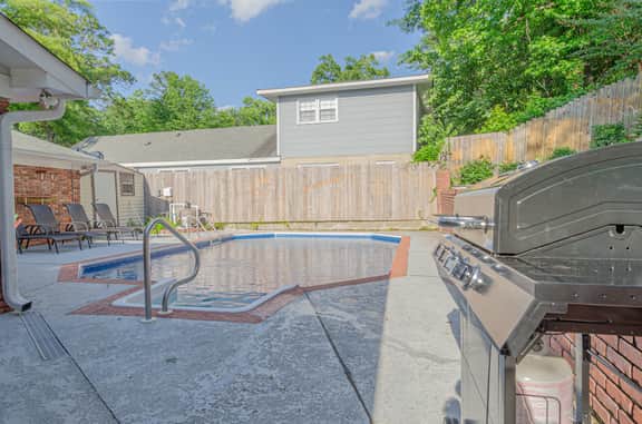 Family Pool Stay w/ Games Near Columbus Airport