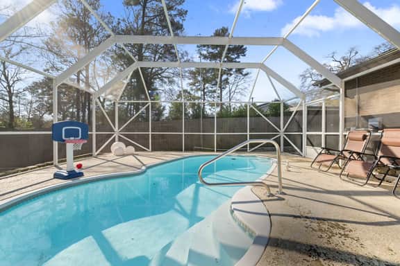 The Abuela House w/ pool Near Airport & Ft Moore - Image 2