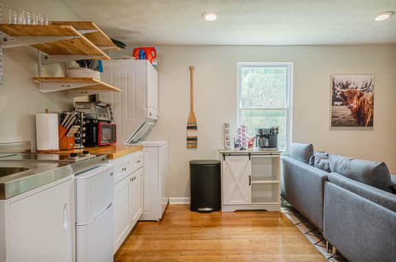 Midtown Columbus Studio w/ Grill Near Fort Moore