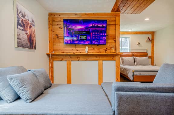 Midtown Columbus Studio w/ Grill Near Fort Moore