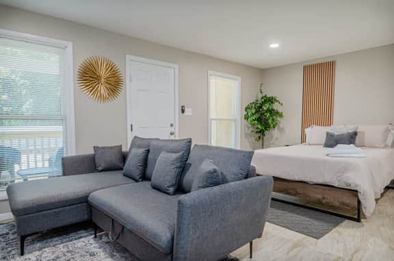 Relaxing Studio w/ Patio in Midtown Columbus