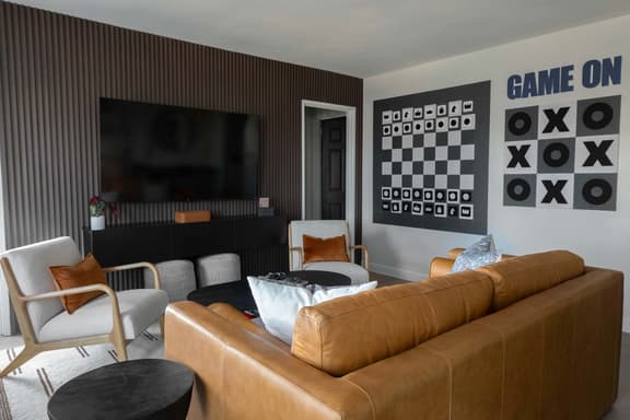 Downtown Hidden Gem w/ Balcony & Free Parking - Image 1