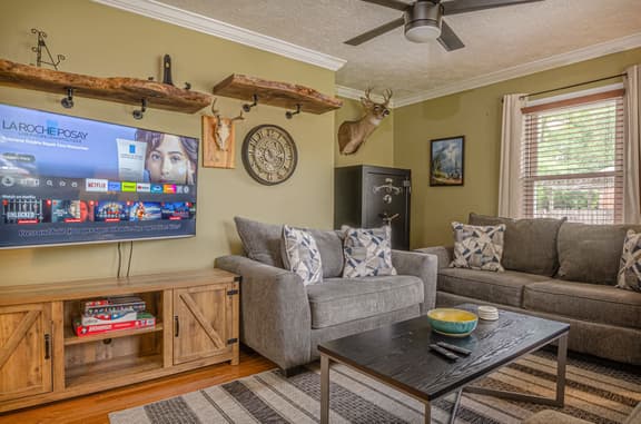 Military Bungalow w/ Fire Pit Near Moore