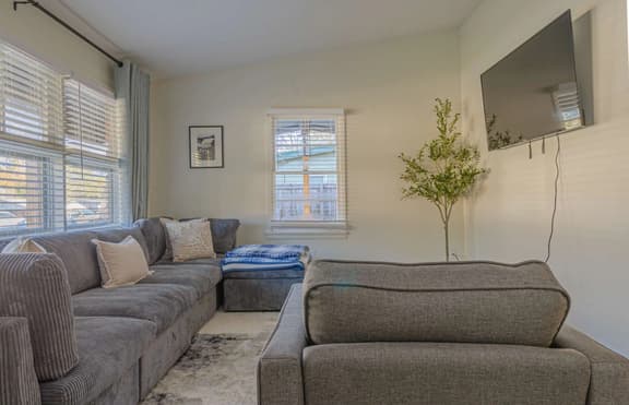 Convenient 4BR Stay Near Airport & Fort Moore