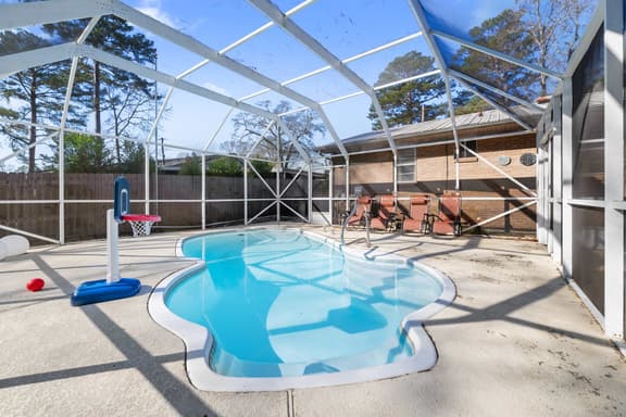 The Abuela House w/ pool Near Airport & Ft Moore - Image 1